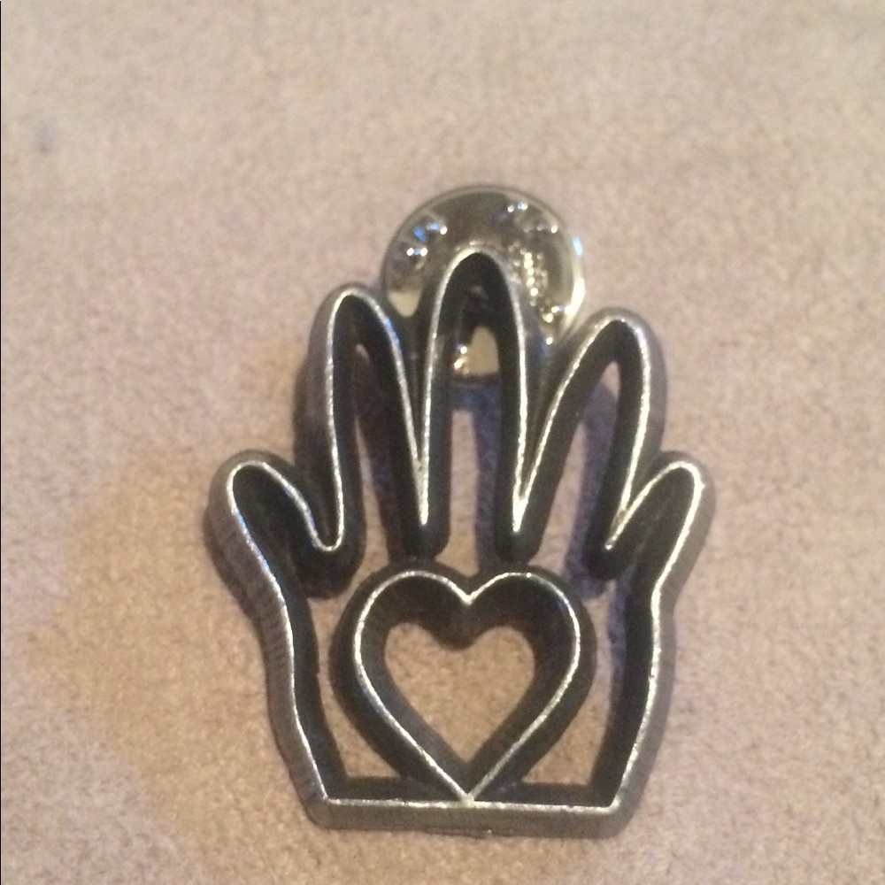 VINTAGE COLLECTABLE PIN 1995 ANN CLARK LTD